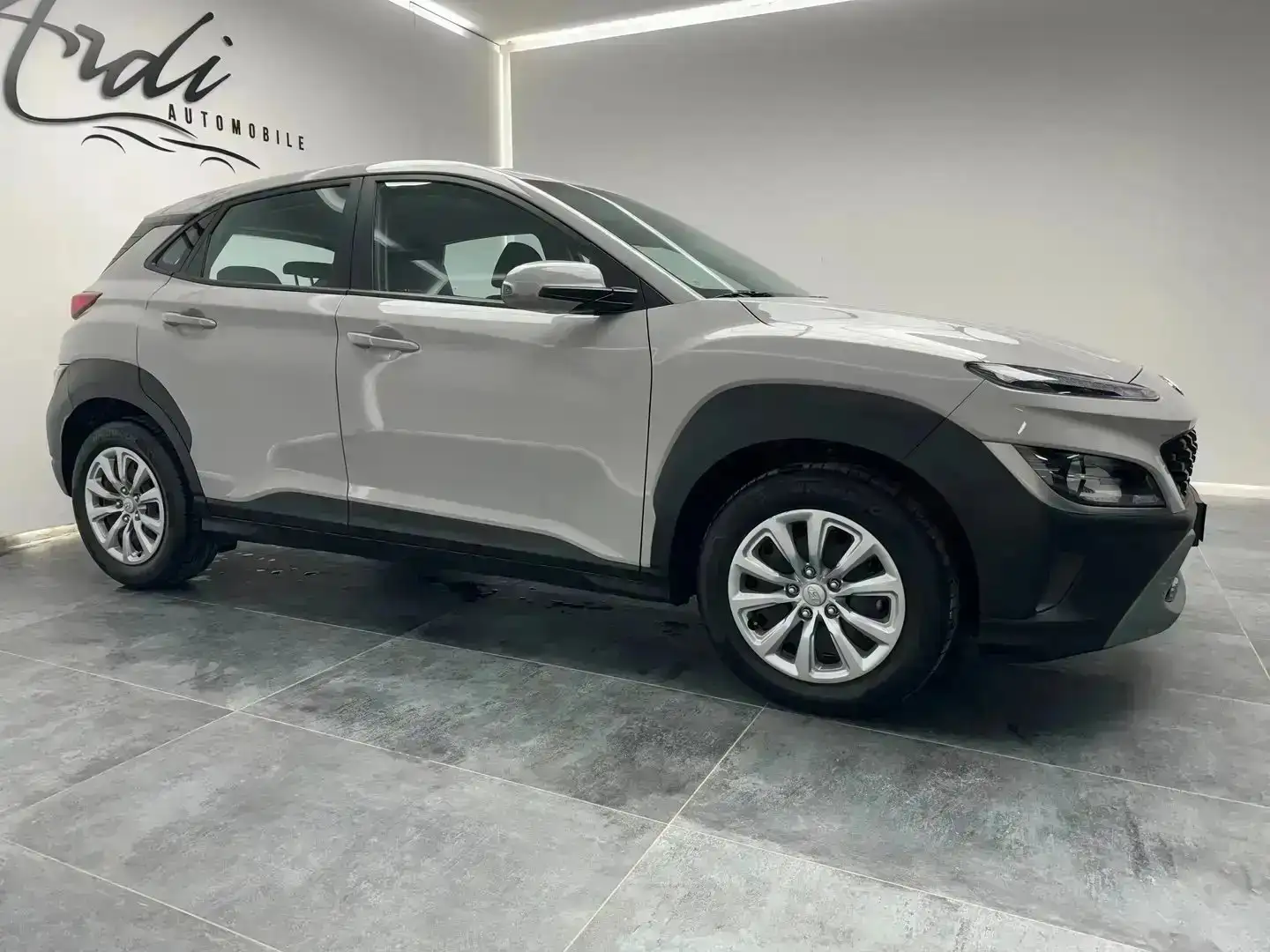 Hyundai KONA 1.0 T-GDi *1er PROPRIETAIRE*CAMERA AR*AIRCO* Gris - 2