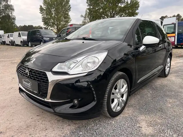 DS Automobiles DS 3 view 3