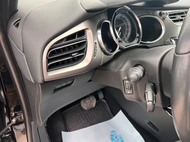 DS Automobiles DS 3 view 13