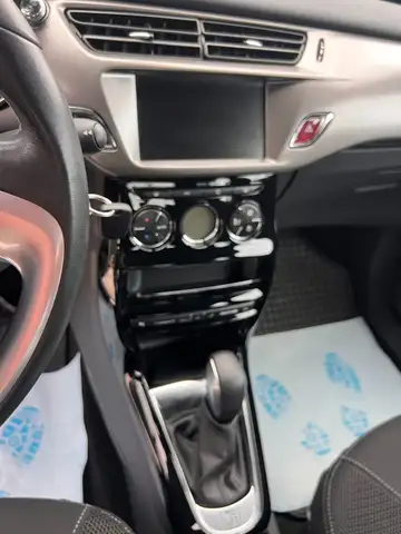 DS Automobiles DS 3 view 9