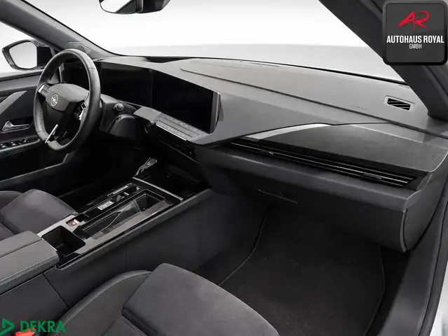 Opel Astra view 2