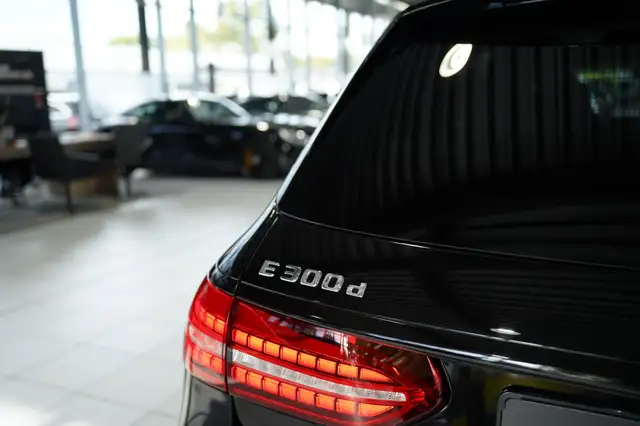 Mercedes-Benz E-Class view 13