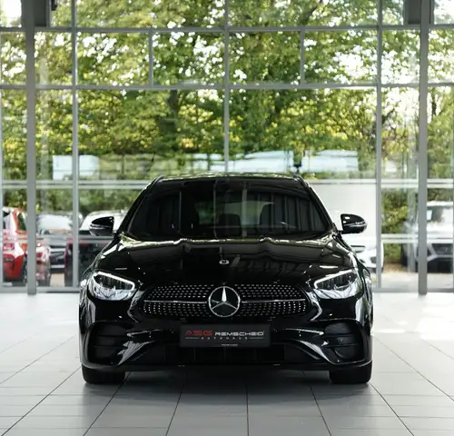 Mercedes-Benz E-Class view 3