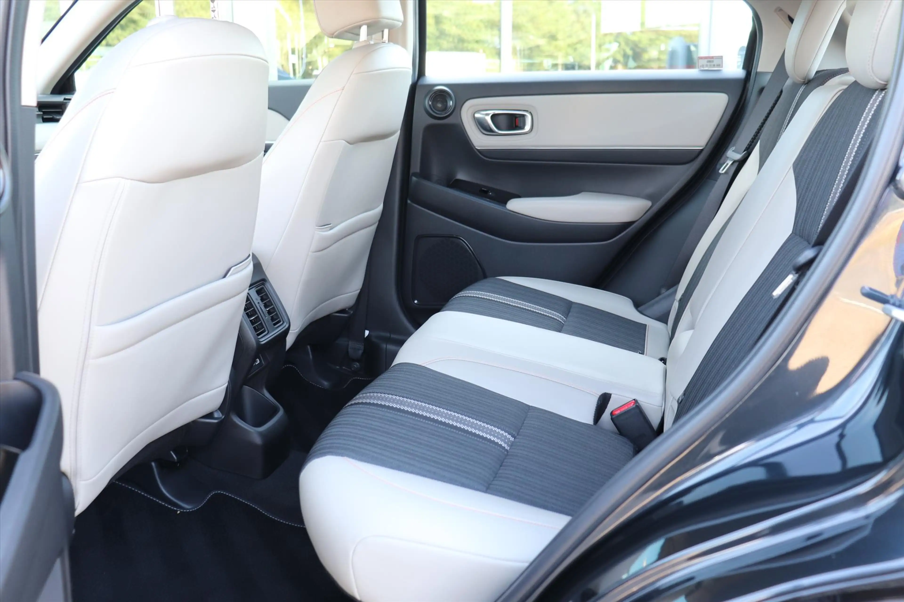 Honda HR-V 1.5 i-MMD 131pk CVT Advance Style — photo 8