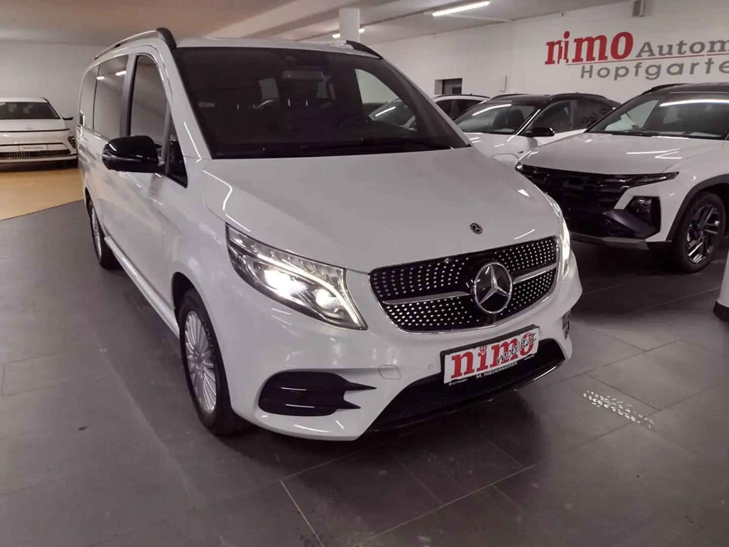 Mercedes-Benz V 300 d AVANTGARDE 4MATIC lang Weiß - 1