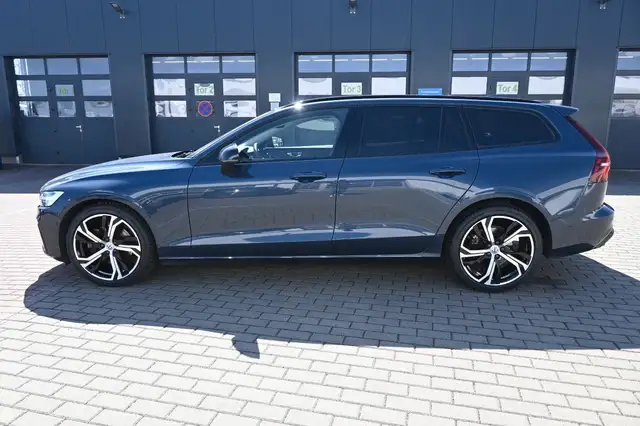 Volvo V60 view 2