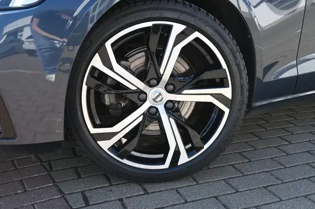 Volvo V60 view 11
