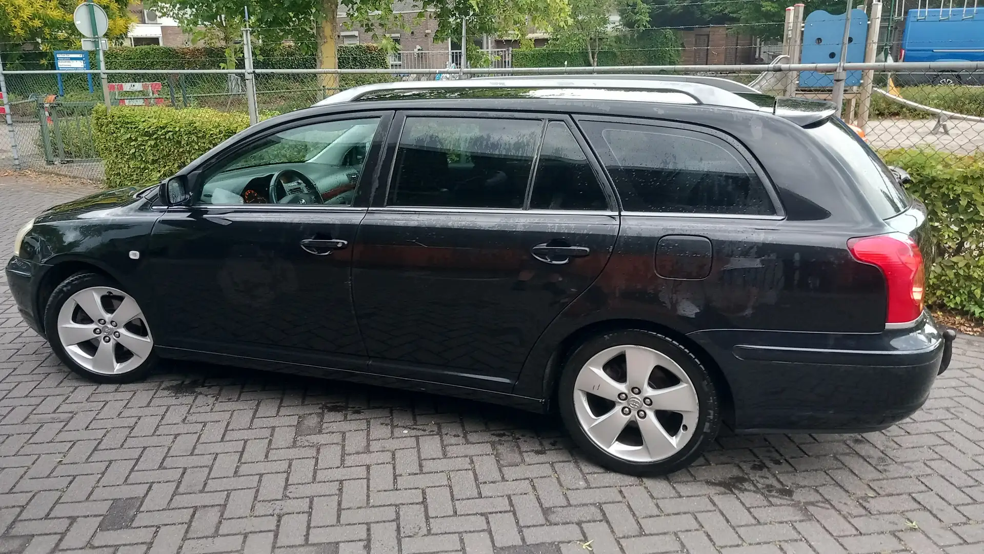 Toyota Avensis Avensis 2.0 VVTi Executive Zwart - 1
