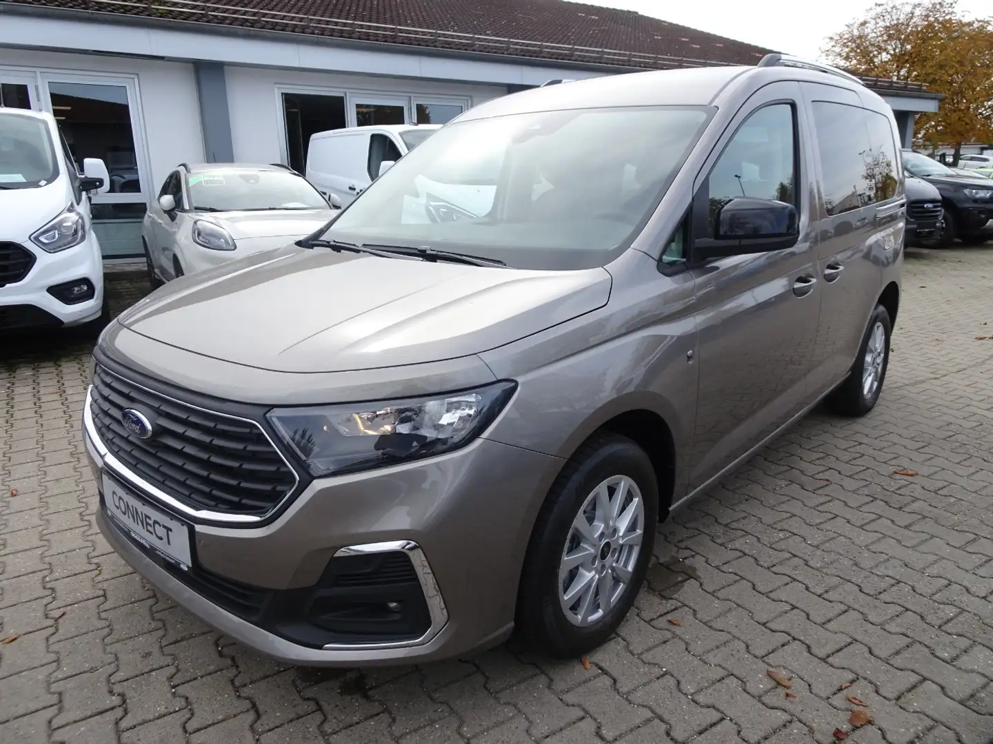 Ford Tourneo Connect Titanium L1 iACC*SHZ*LHZ*CAM*LED Braun - 2