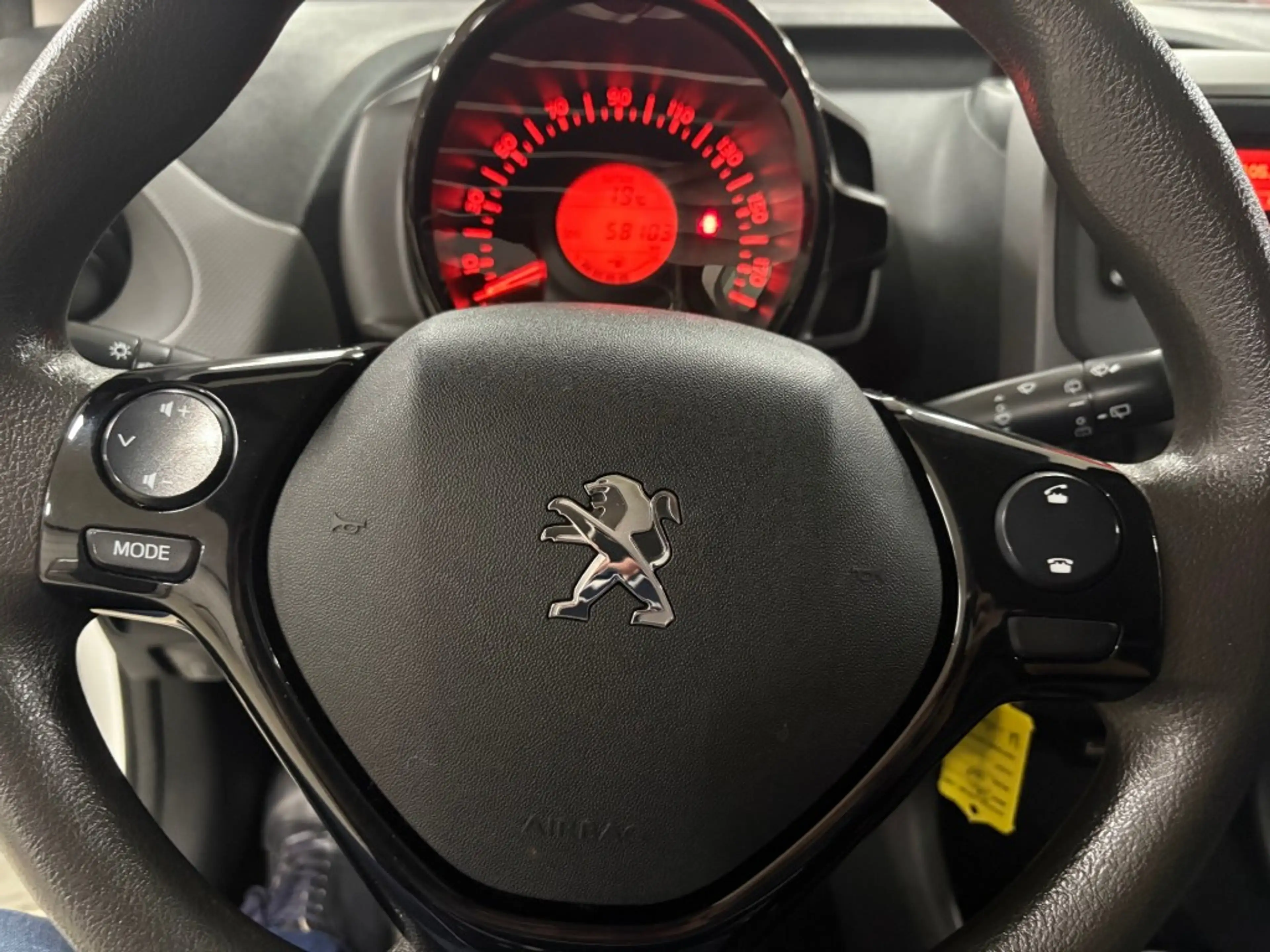 Peugeot 108 1.0 E-VTI STYLE / AIRCO / BLUETOOTH / DAB RADIO / — photo 10