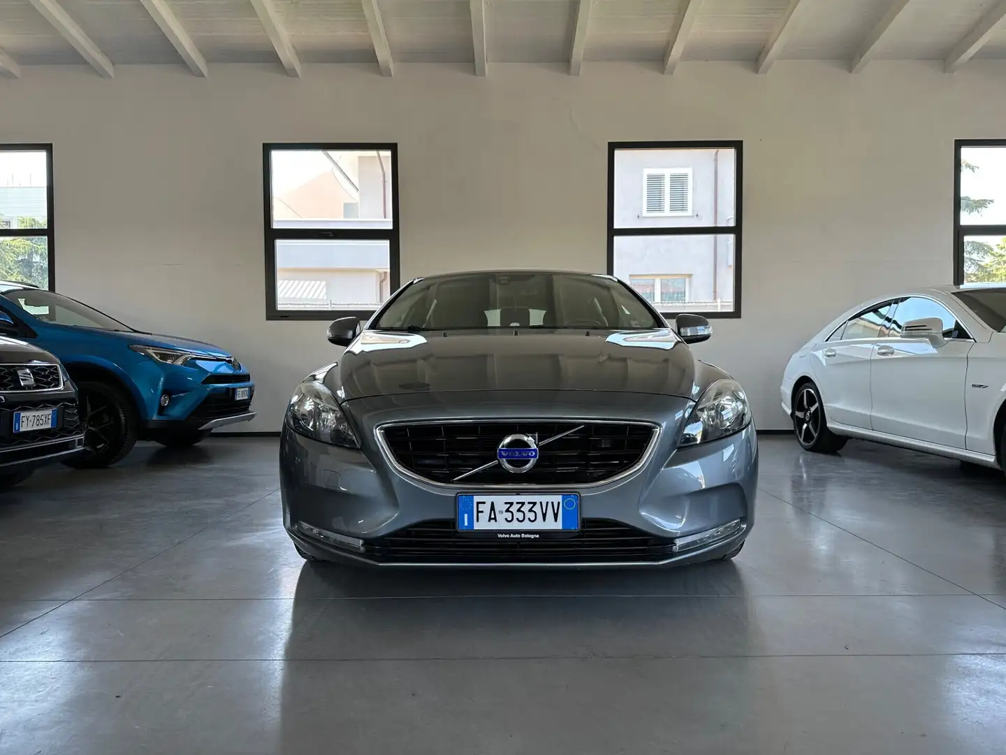 Volvo V40 D2 1.6 Volvo Ocean Race Grey - 1