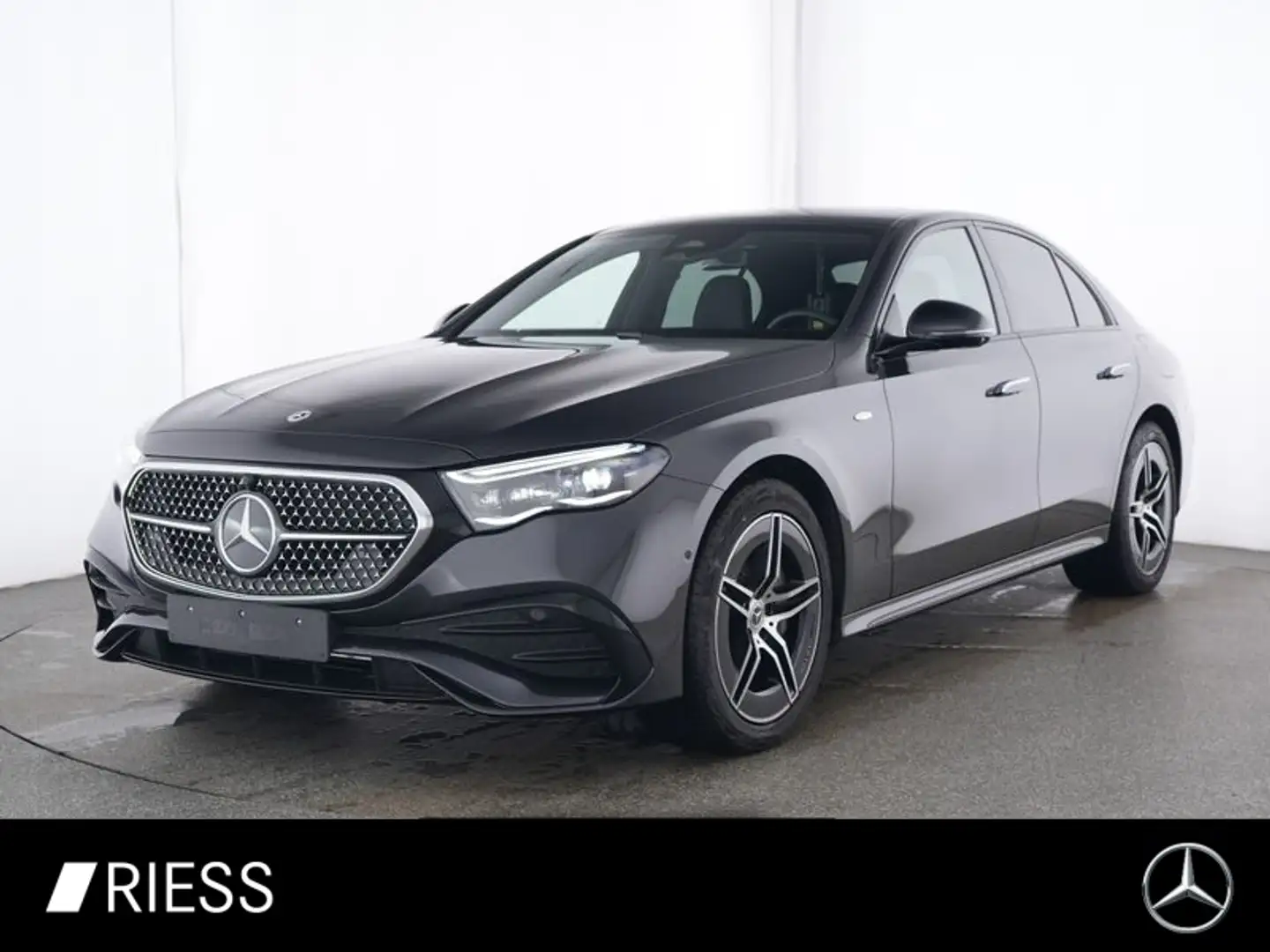 Mercedes-Benz E 300 e AMG Sport Night Premium Distr AHK 360 Grau - 1