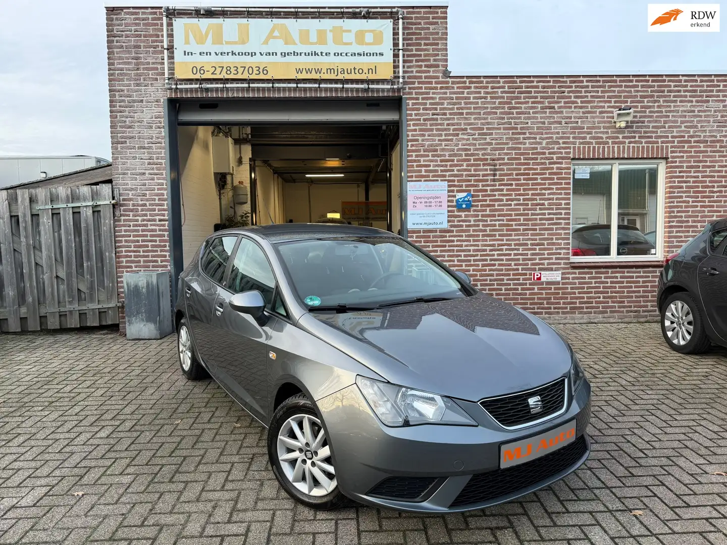 SEAT Ibiza 1.0 MPI Reference airco PDC bluetooth Grau - 1