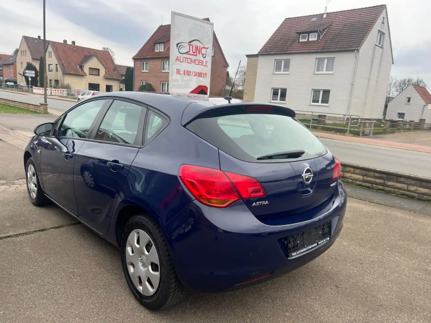 Opel Astra J Lim. 5-trg. Edition*TÜV NEU * Blau - 1