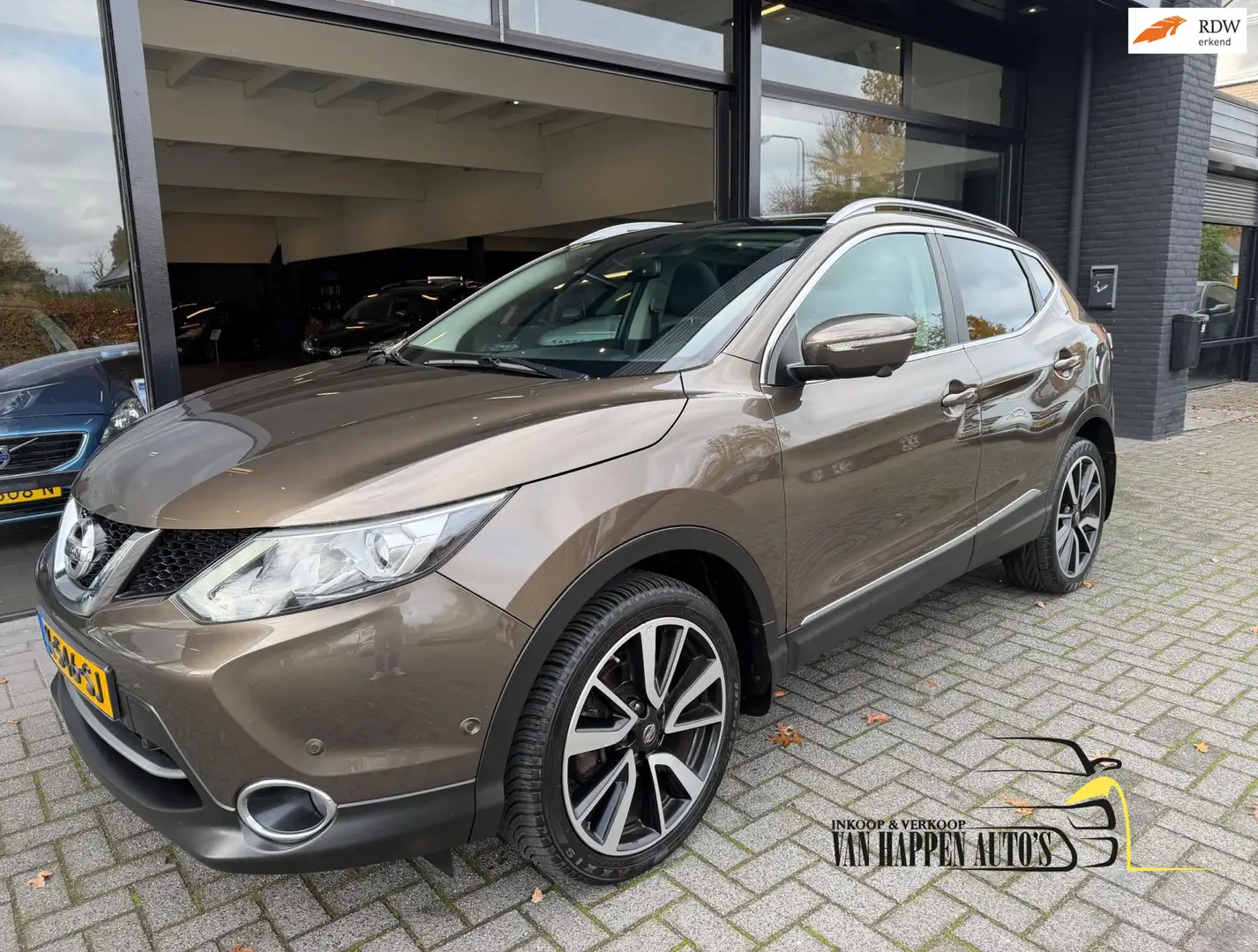 Nissan Qashqai 1.2 Premier Edition Bruin - 1