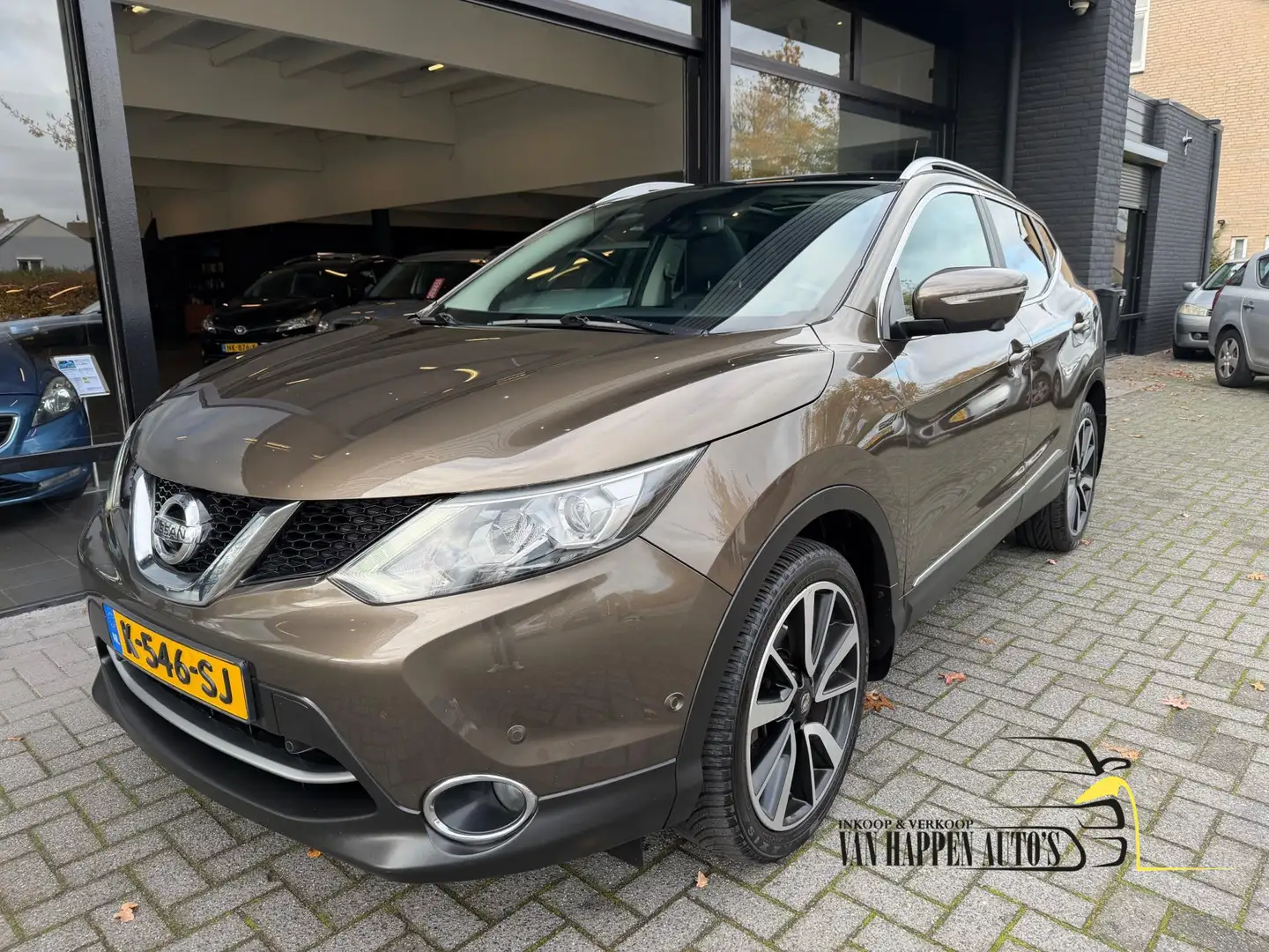 Nissan Qashqai 1.2 Premier Edition Bruin - 2
