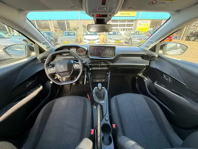 Peugeot 208 view 2