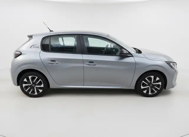 Peugeot 208 view 6