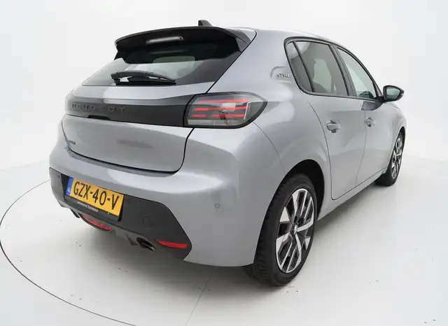 Peugeot 208 view 3