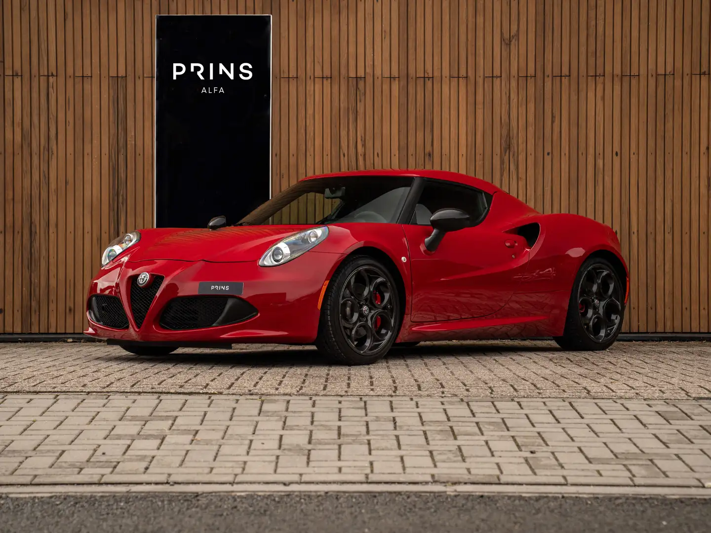 Alfa Romeo 4C 1750TBI TCT Edizione Speciale | nr. 062/100 | Akra Rot - 1