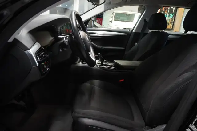 BMW 5 Series view 8