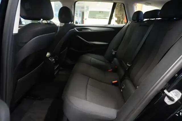 BMW 5 Series view 9