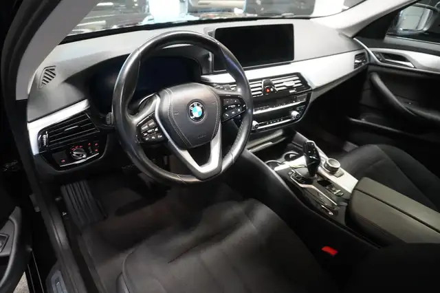BMW 5 Series view 7