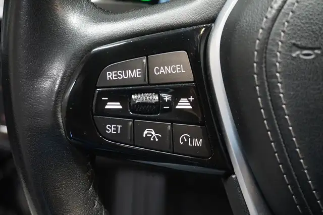 BMW 5 Series view 12