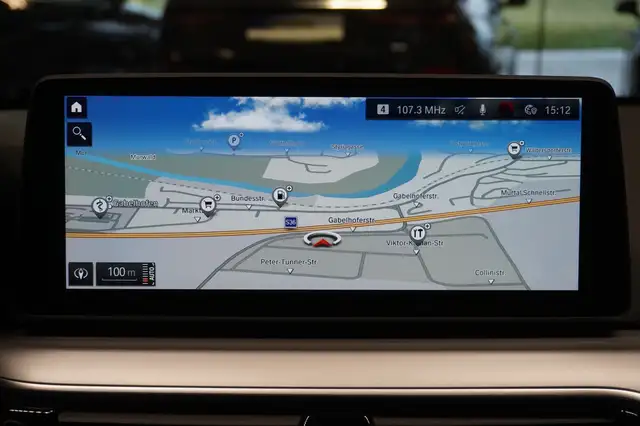 BMW 5 Series view 15