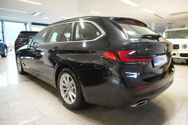 BMW 5 Series view 4