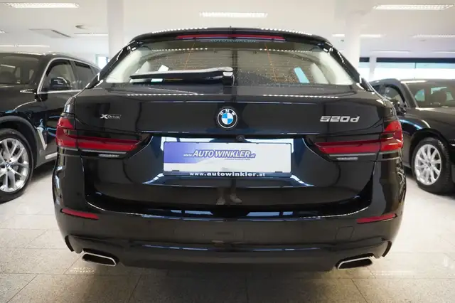 BMW 5 Series view 6