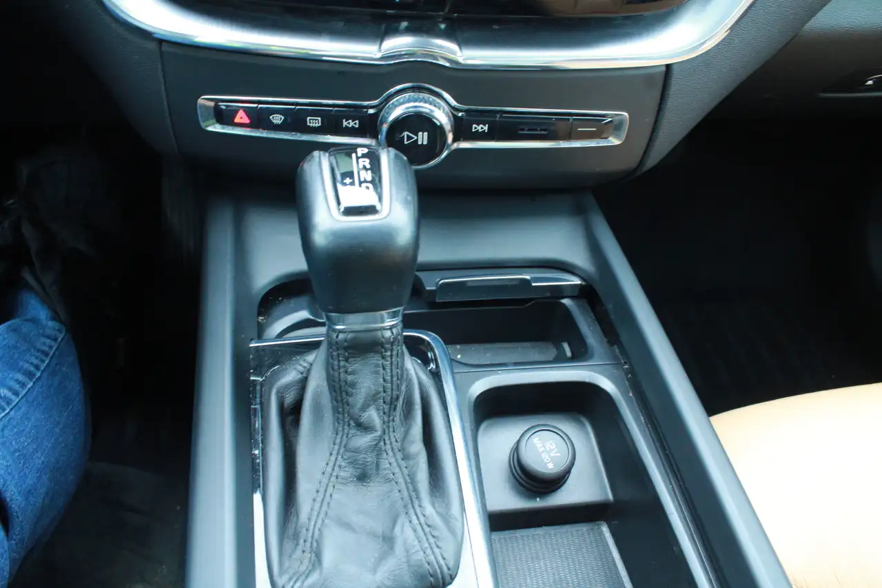 Volvo XC60 снимка Volvo XC60