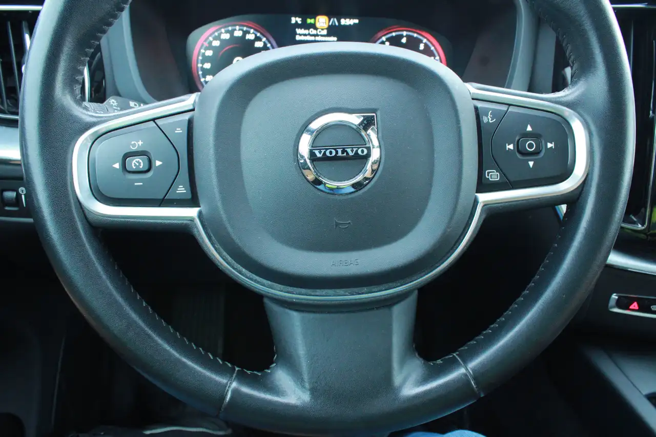 Volvo XC60 снимка Volvo XC60
