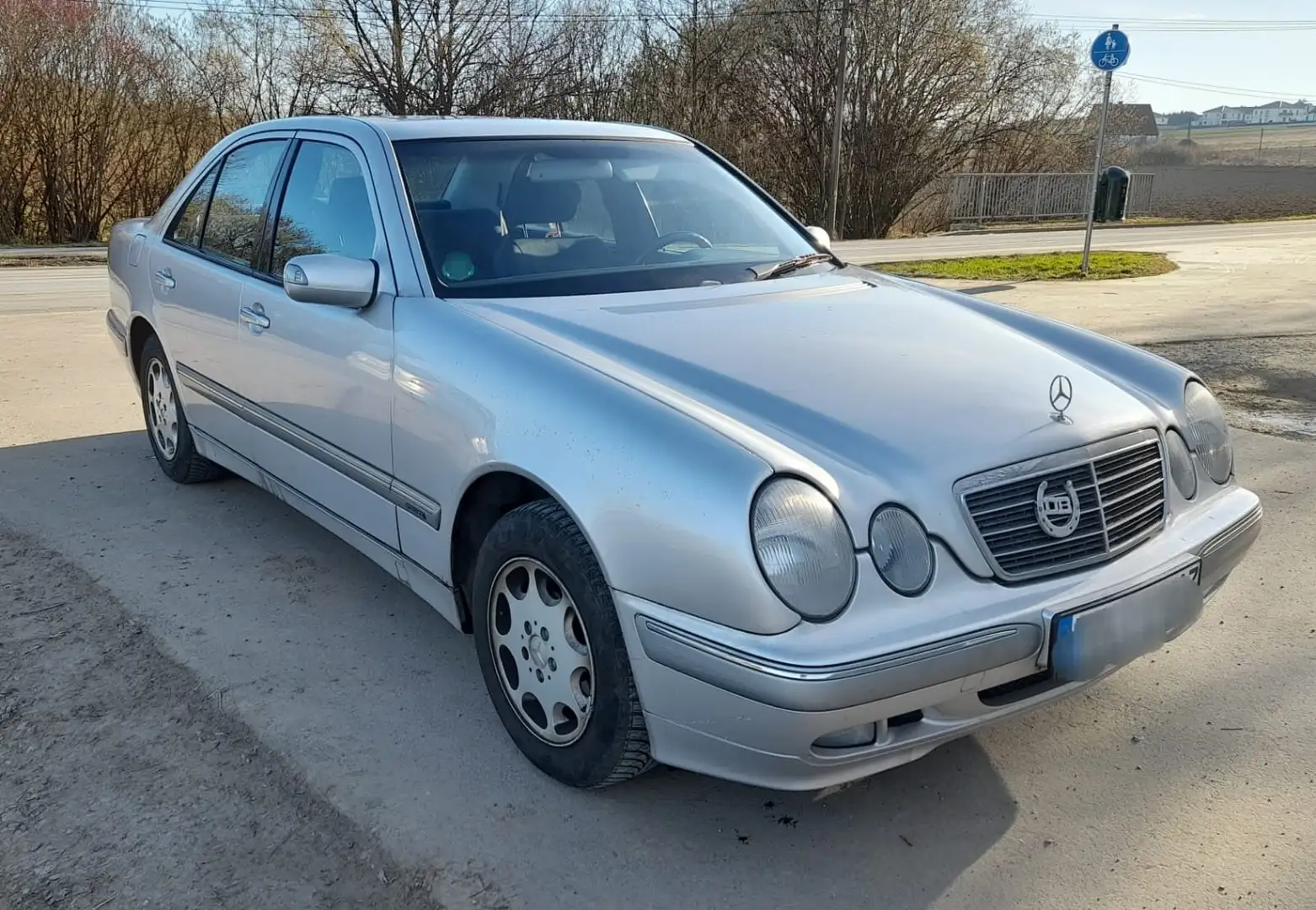 Mercedes-Benz E 200 Elegance *KLIMA*EGSHD*erst 110tkm*sehr gepflegt* Silver - 1