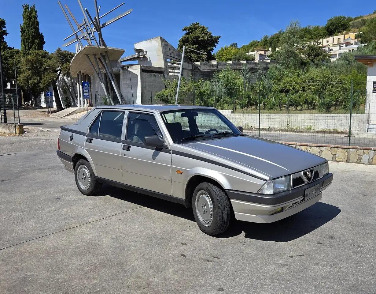 Alfa Romeo 75 1.6 ie, foto 2