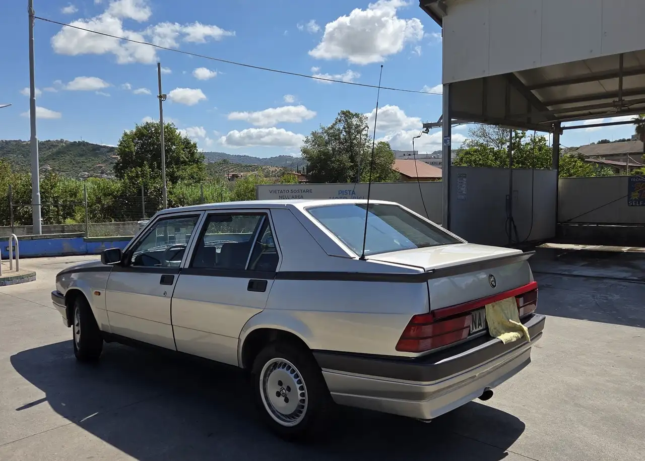 Alfa Romeo 75 1.6 ie, foto 3