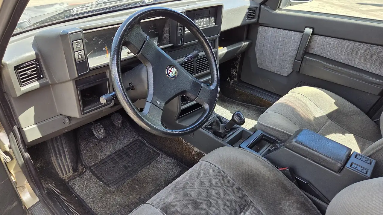 Alfa Romeo 75 1.6 ie, foto 11