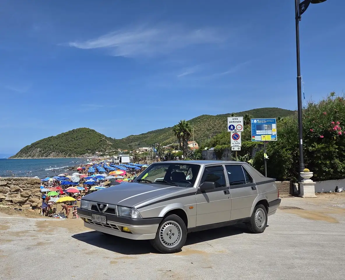 Alfa Romeo 75 1.6 ie, foto 1