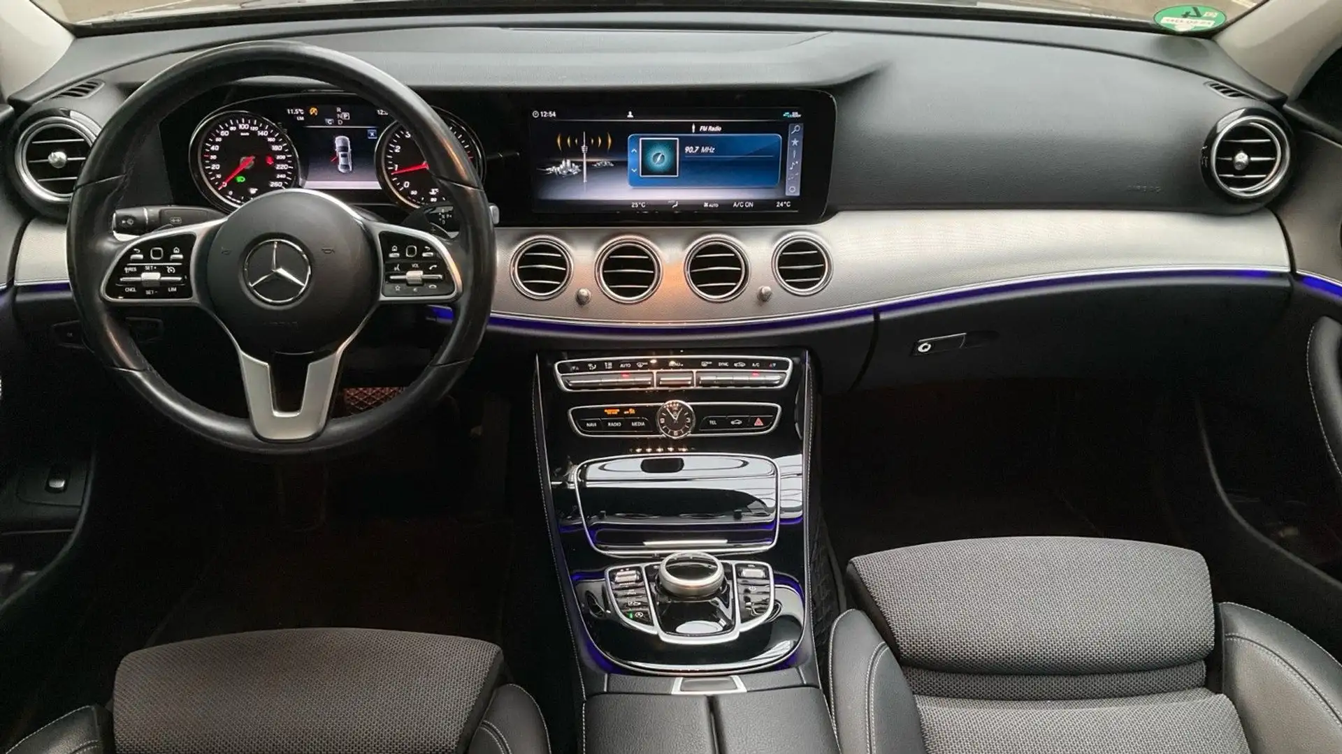 Mercedes-Benz E 200 Avantgarde Lim. LED Kamera Schwarz - 2