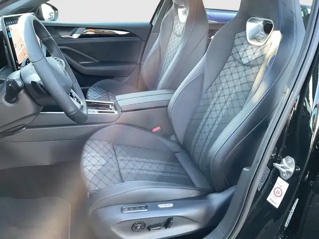 Volkswagen Passat view 6