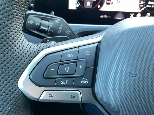 Volkswagen Passat view 13