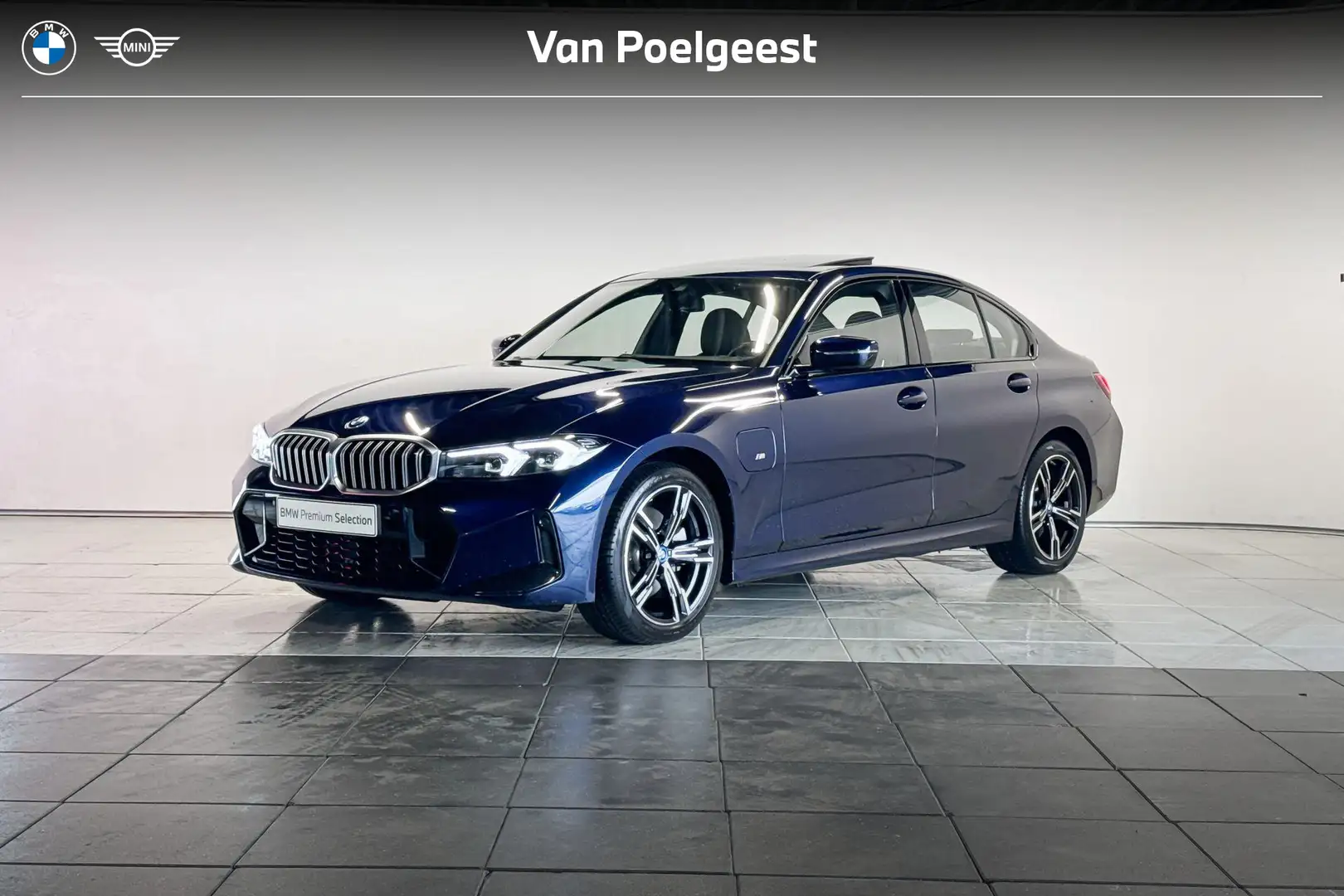 BMW 320 3 Serie Sedan 320e M Sportpakket Aut. Blauw - 1