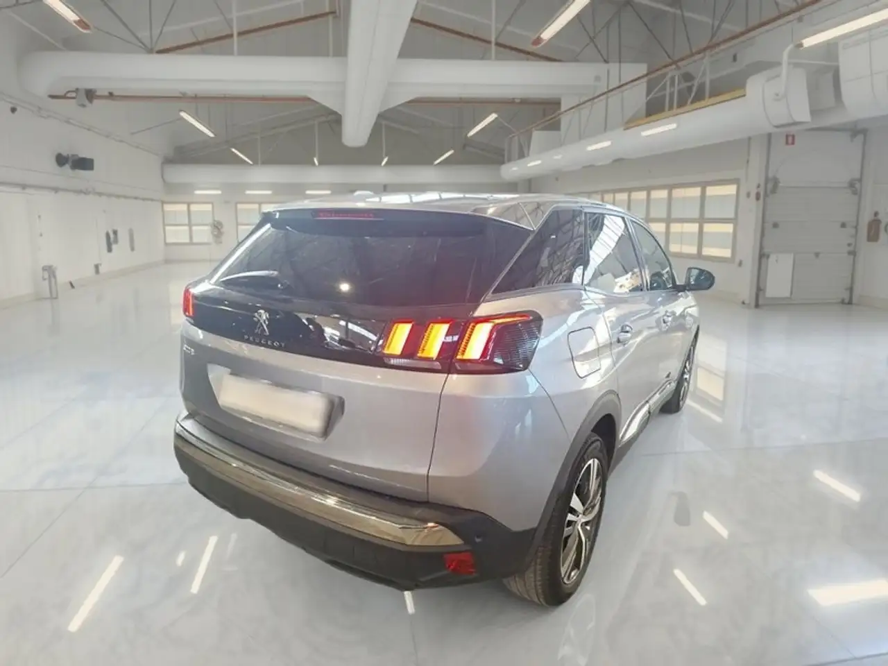 Peugeot 3008 BLUEHDI 130 EAT8 SES ALLURE SUV, миниатюра 4