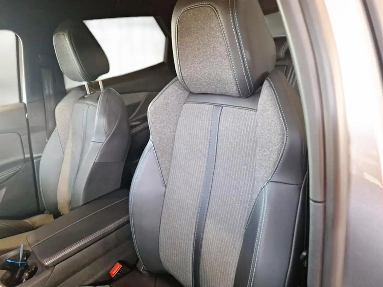 Peugeot 3008 BLUEHDI 130 EAT8 SES ALLURE SUV, миниатюра 9