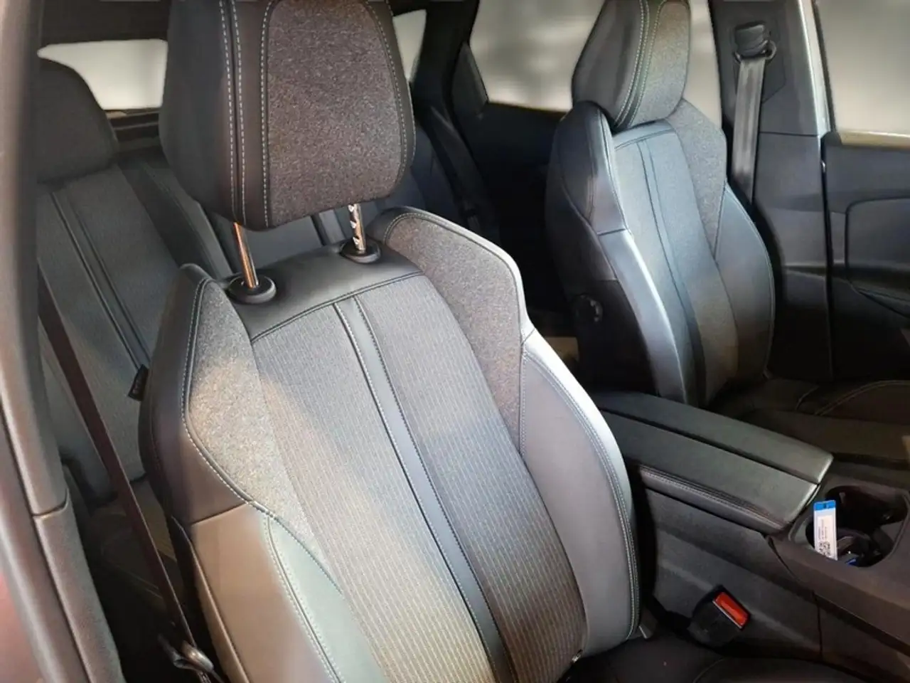 Peugeot 3008 BLUEHDI 130 EAT8 SES ALLURE SUV, миниатюра 10