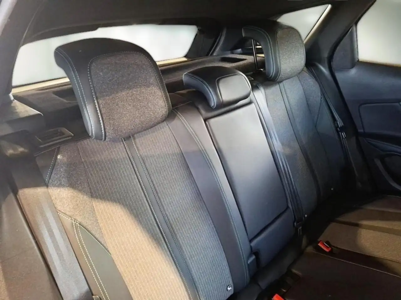 Peugeot 3008 BLUEHDI 130 EAT8 SES ALLURE SUV, миниатюра 11