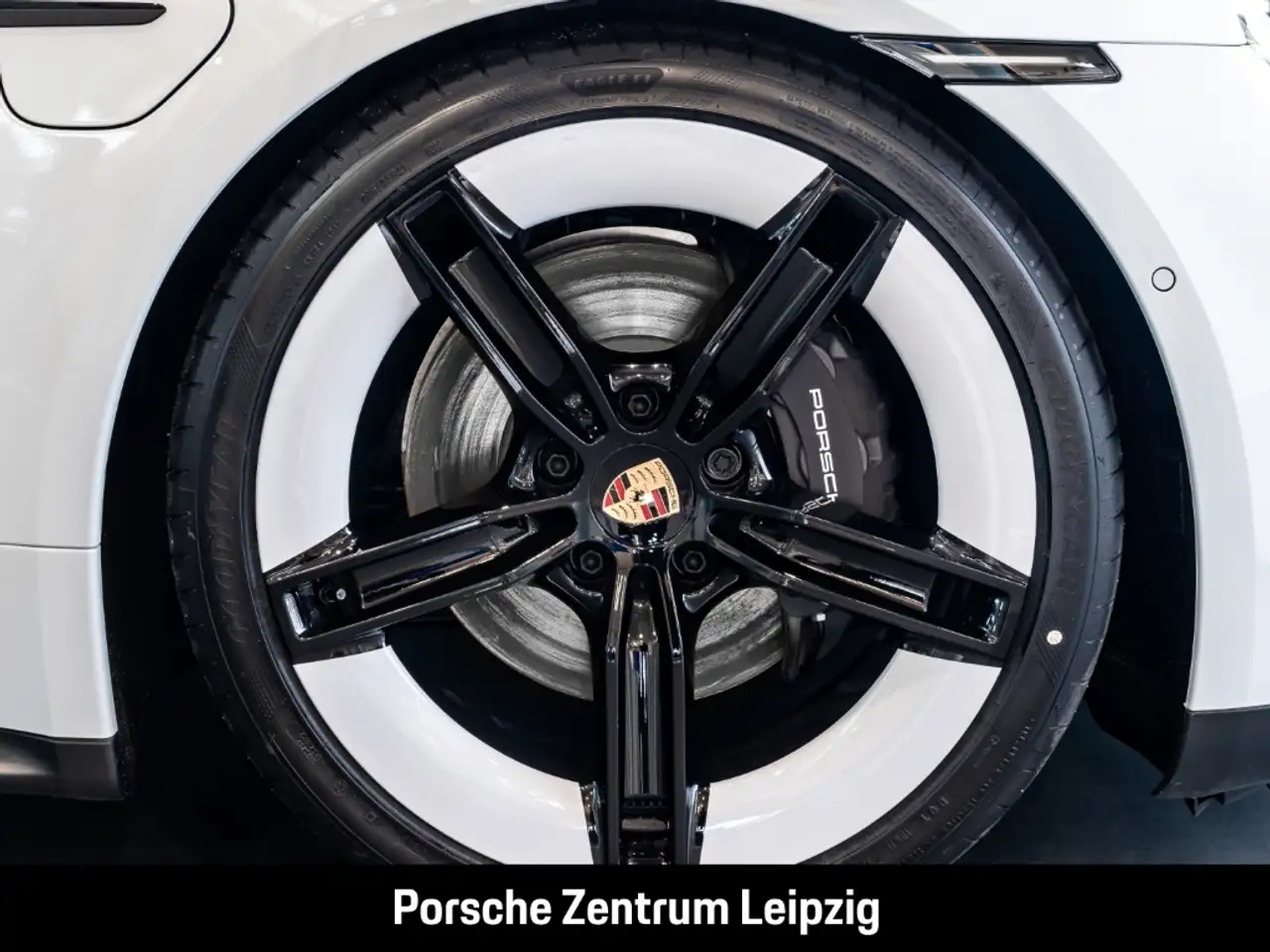Porsche Taycan 4 Black Edition InnoDrive SoftClose Chrono 10
