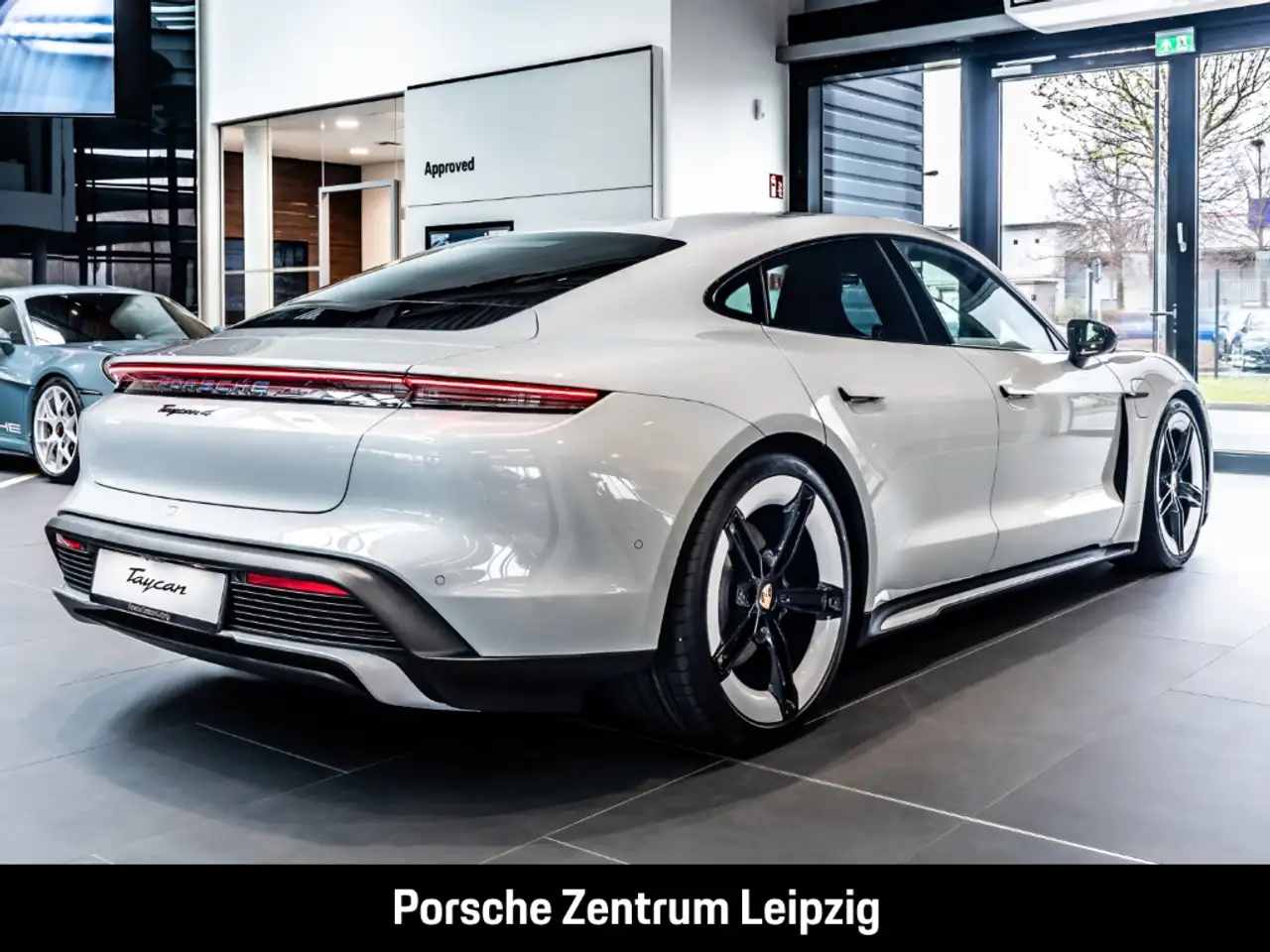 Porsche Taycan 4 Black Edition InnoDrive SoftClose Chrono 6