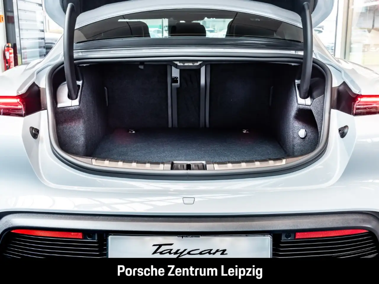 Porsche Taycan 4 Black Edition InnoDrive SoftClose Chrono 12