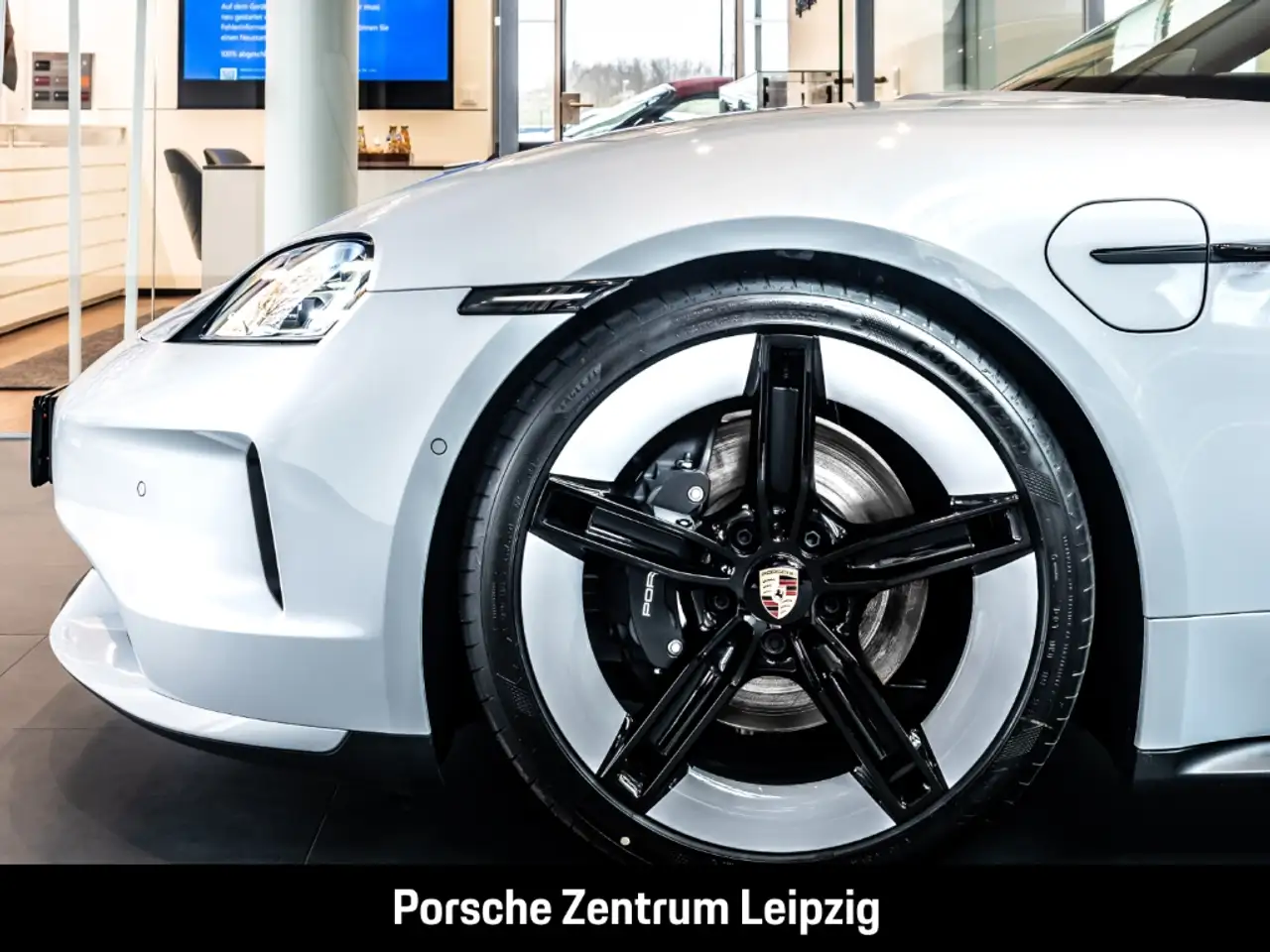 Porsche Taycan 4 Black Edition InnoDrive SoftClose Chrono 7